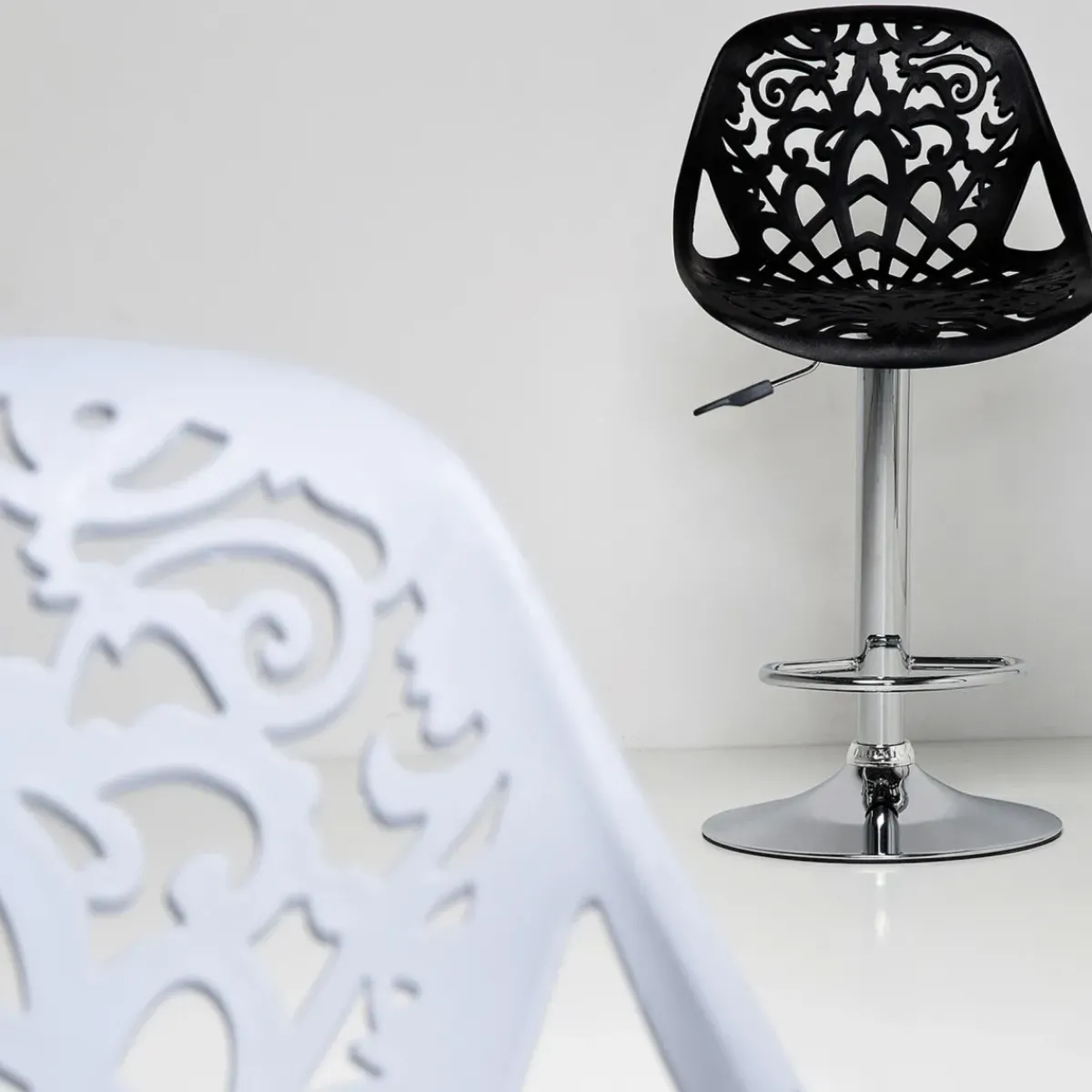 KARE24.se Barstol Ornament - Höj- och Sänkbar Krom/Vit - KARE Design Hot