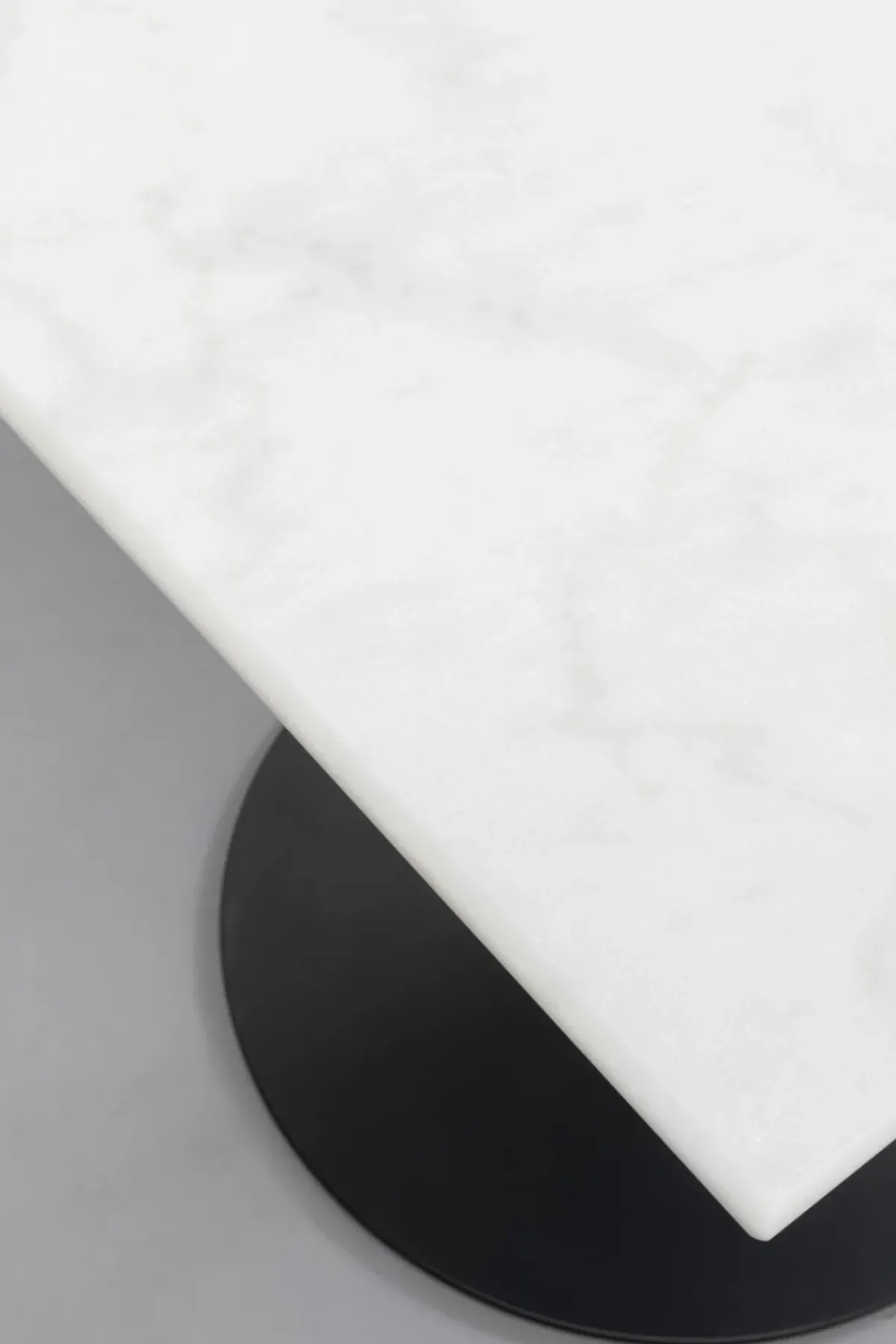 KARE24.se Bistro Capri Trädgård Cafébord - Vit, 70x70cm - KARE Design Online