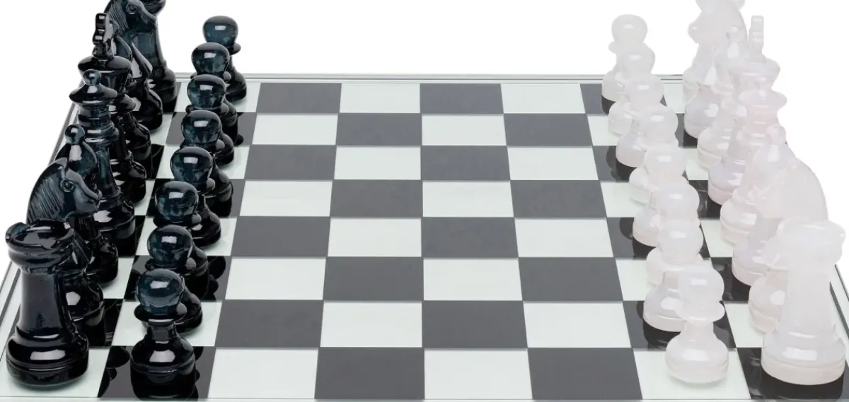 KARE24.se Dekorfigur Chess Transparent - schack, 60x60cm - KARE Design