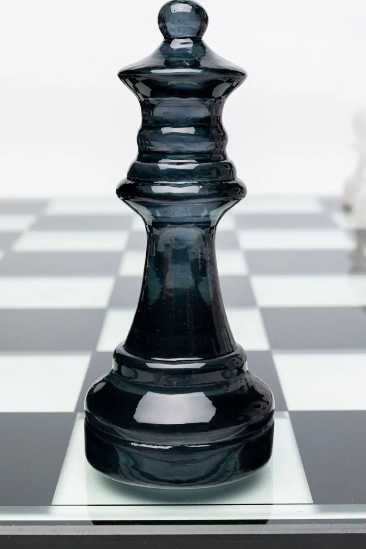 KARE24.se Dekorfigur Chess Transparent - schack, 60x60cm - KARE Design