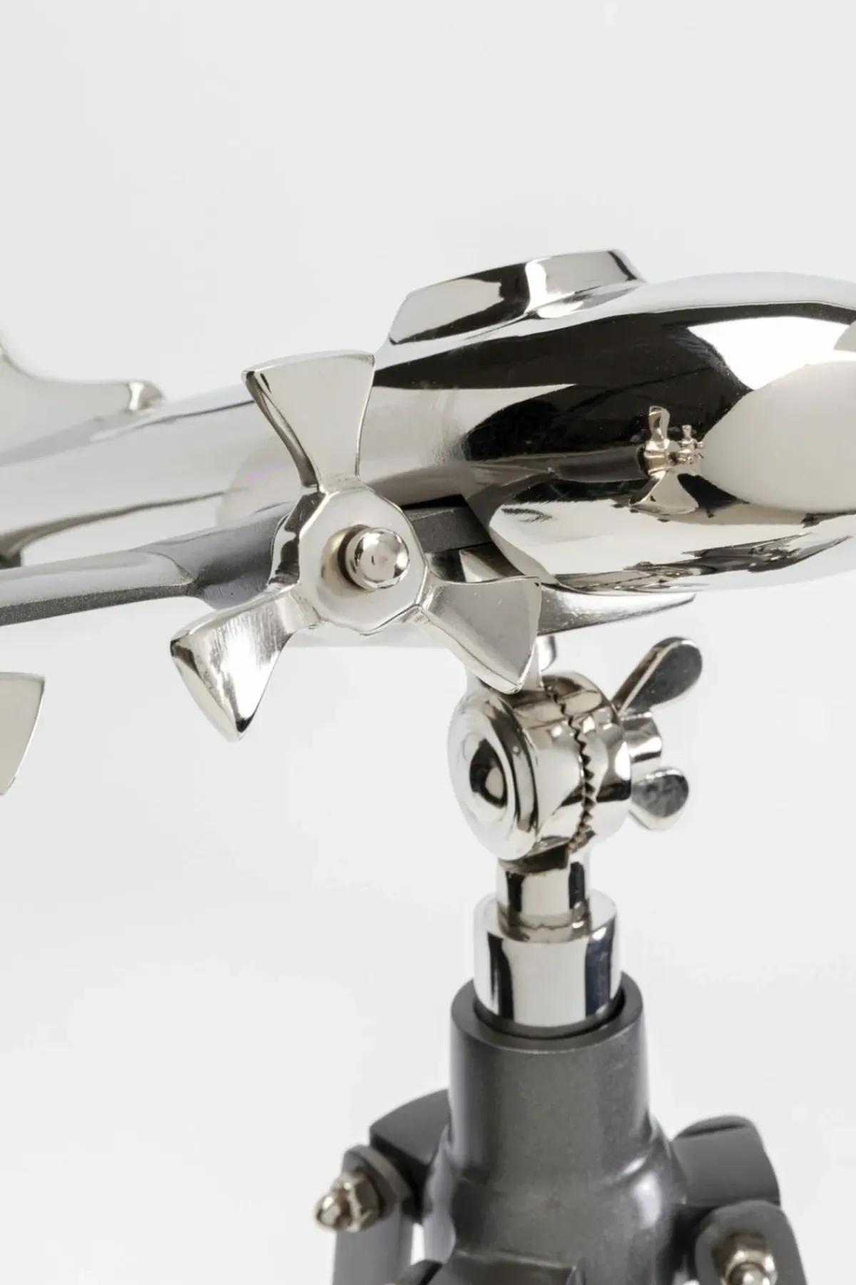 KARE24.se Dekor Plane Tripod - Flygplan På Stativ, 54cm - KARE Design Clearance