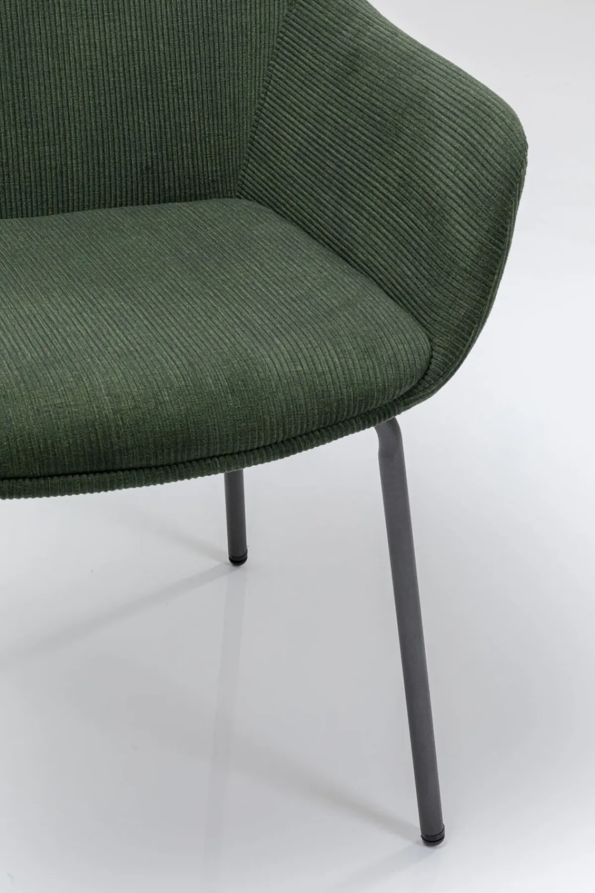 KARE24.se Karmstol Avignon - Grön Stol med Armstöd - KARE Design New