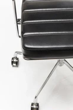 KARE24.se Kontorsstol Dottore - På Hjul Svart Konstläder/Krom - KARE Design