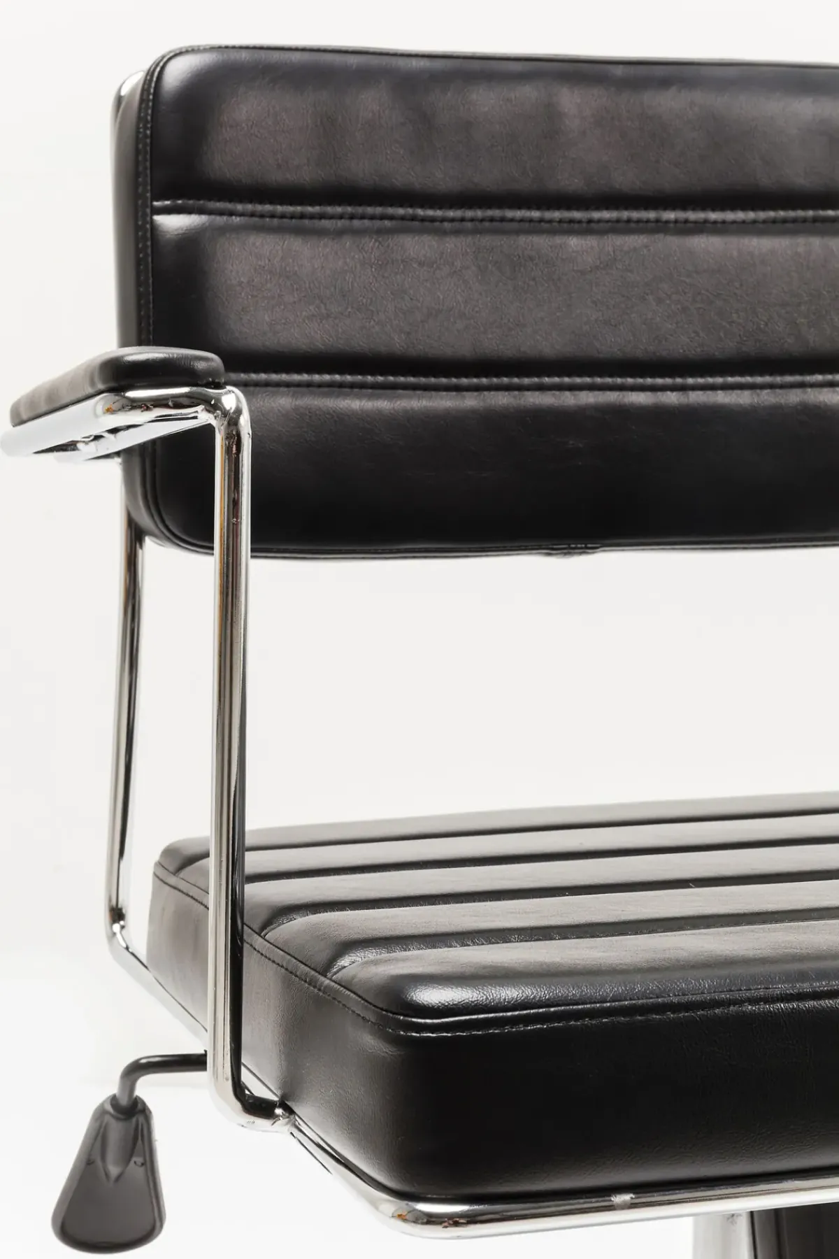 KARE24.se Kontorsstol Dottore - På Hjul Svart Konstläder/Krom - KARE Design