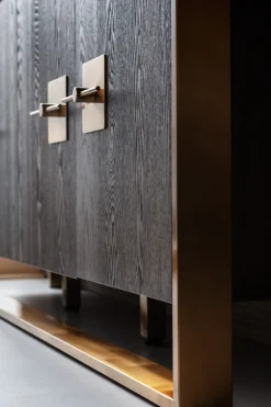 KARE24.se Sideboard Osaka - Mörkt Trä/Borstad Mässing, 4 Dörrar - KARE Design New