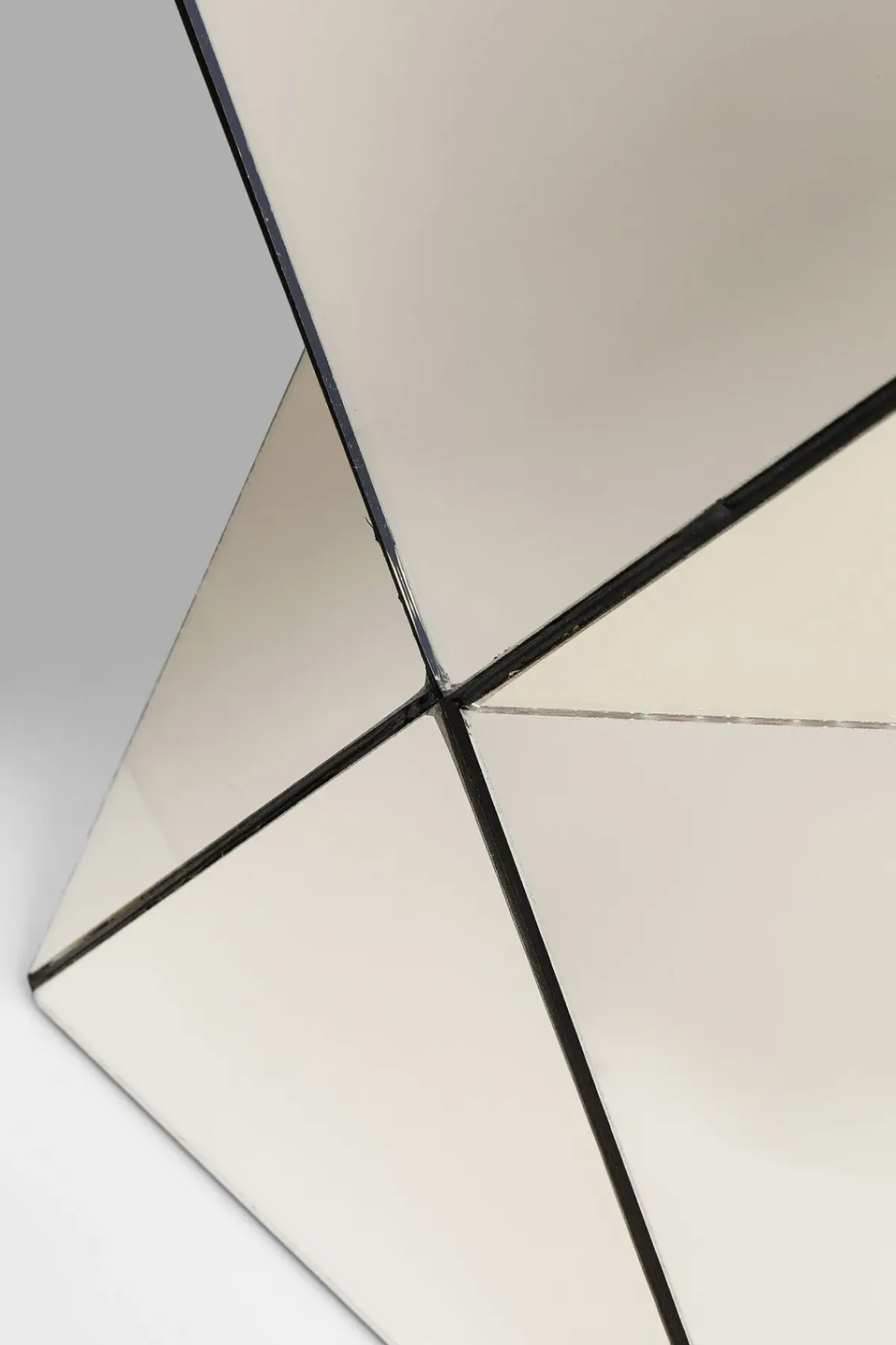 KARE24.se Sidobord Luxury Triangle - Champagnefärgat Spegelglas - KARE Design Online