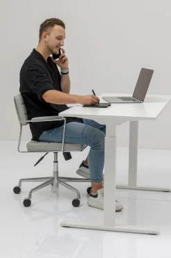 KARE24.se Skrivbord Smart - Vit/Vit Höj/Sänkbart, 140cm - KARE Design Outlet