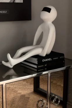 KARE24.se Skulptur Espera - Sittande Figur - KARE Design Best