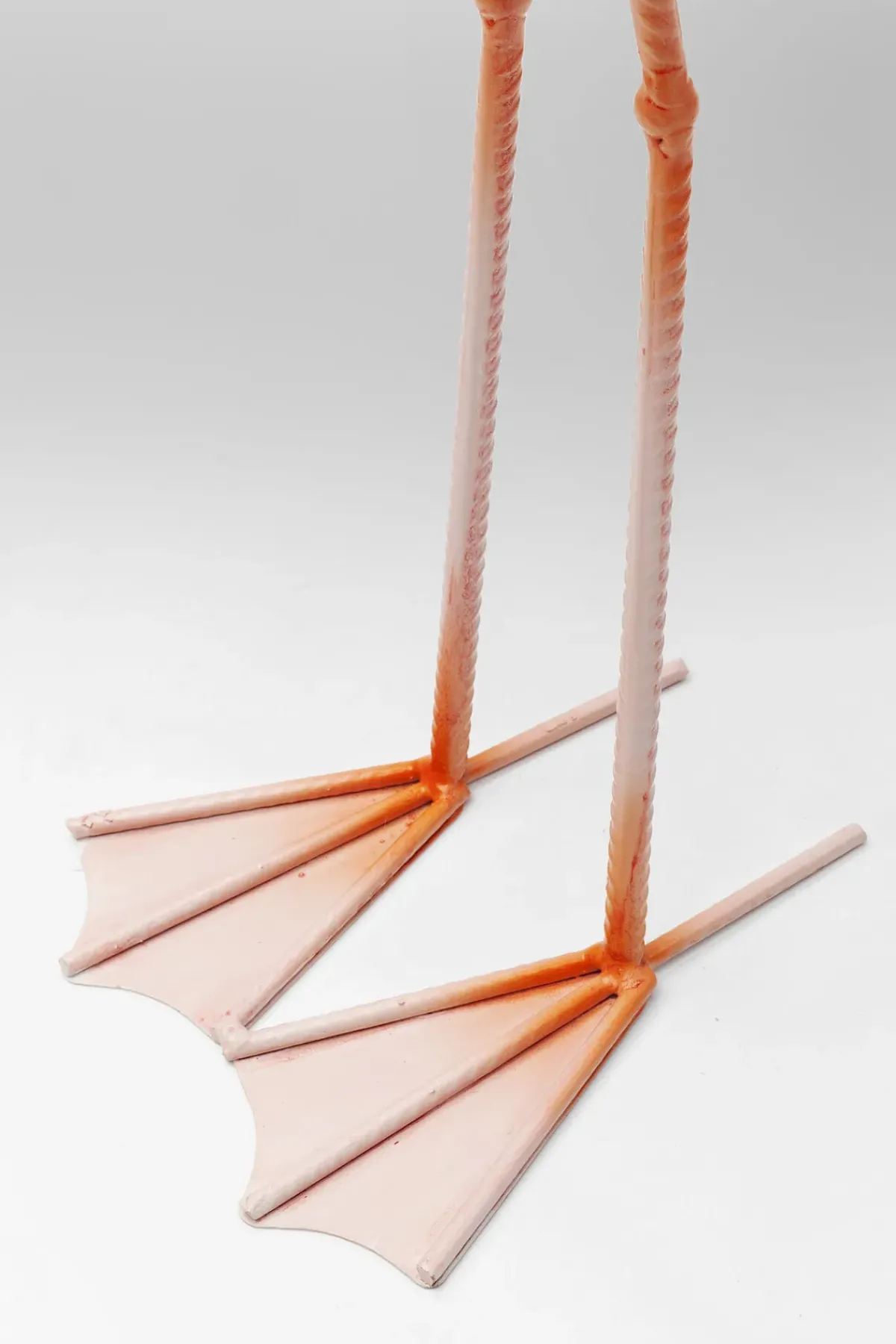 KARE24.se Skulptur Flamingo Road Fly, 66cm - KARE Design Sale
