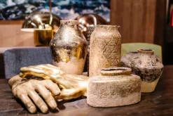 KARE24.se Skulptur Mano - Hand i Guldfinish - KARE Design Online