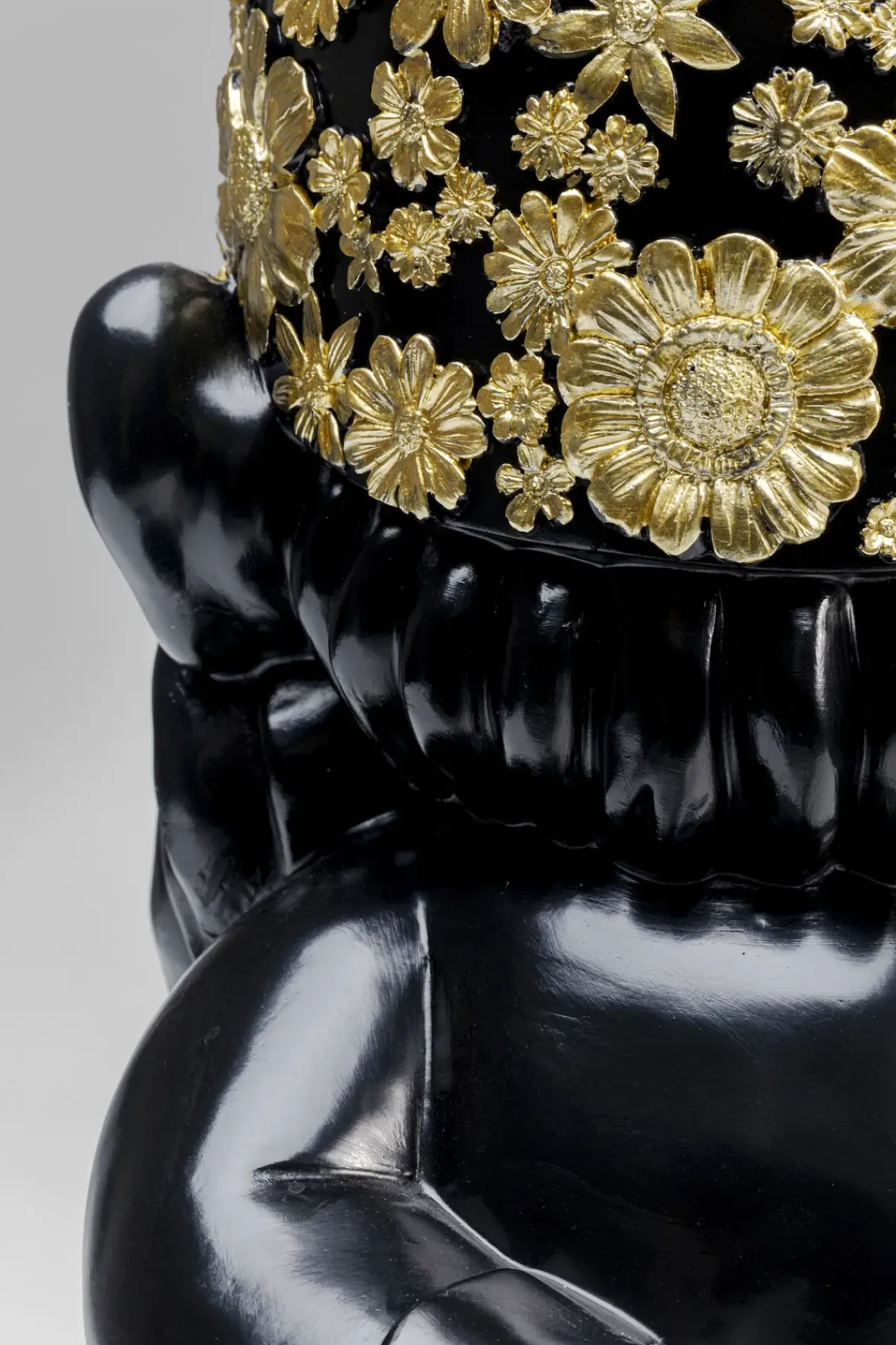 KARE24.se Skulptur Tomte Standing - Svart/Guld, 61cm - KARE Design Online