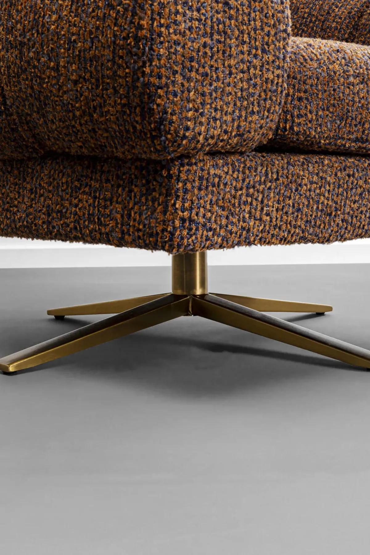 KARE24.se Snurrfåtölj Janno - Brun - KARE Design Sale