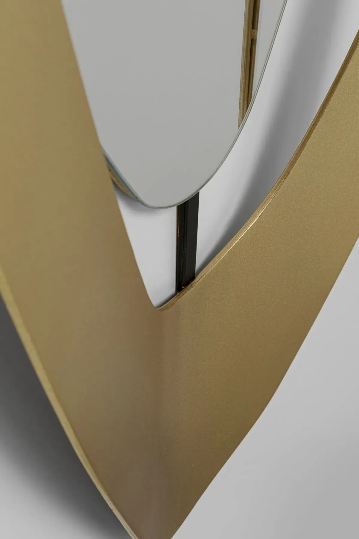 KARE24.se Spegel Metro - Mässing, 105x57cm - KARE Design Online