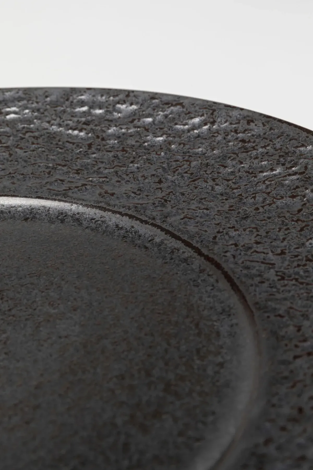 KARE24.se Tallrik Cosmos - Svart Ø27cm - KARE Design Hot