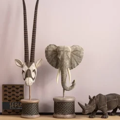KARE24.se Dekor Antelope Head - Skulptur på Fot, 79 cm - KARE Design